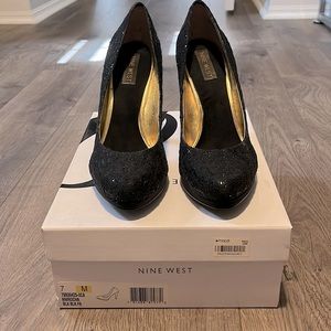 Nine West Rocha Black-On-Black Fabric Platform Heels Sz 7
